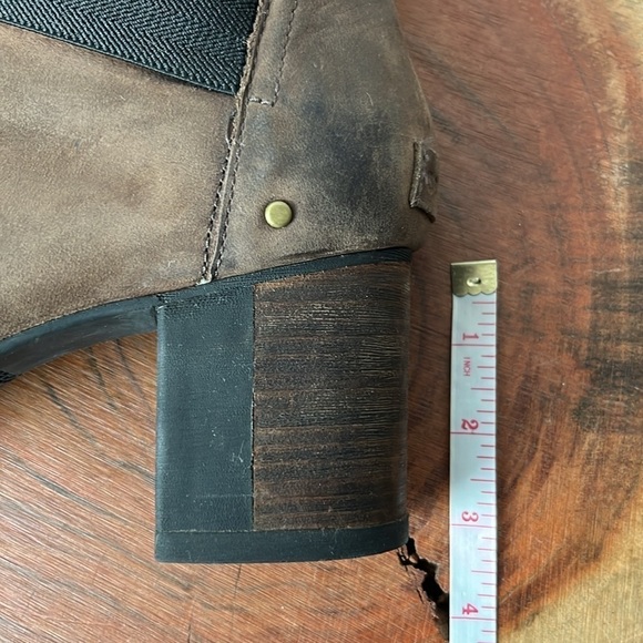 Sorel Addington Chelsea Boots - Picture 13 of 14